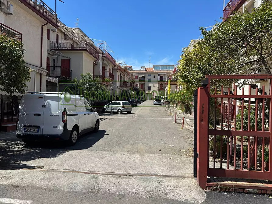 Immagine 11 di Appartamento in vendita  in Via Naxos 251 a Giardini-Naxos