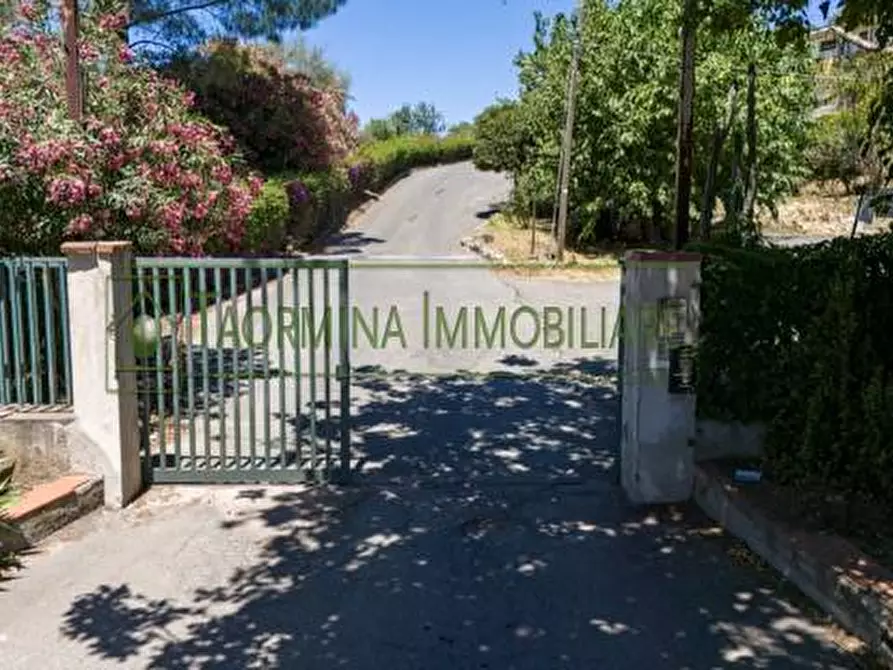 Immagine 2 di Negozio in vendita  in Contrada Feo Coniglio snc a Taormina