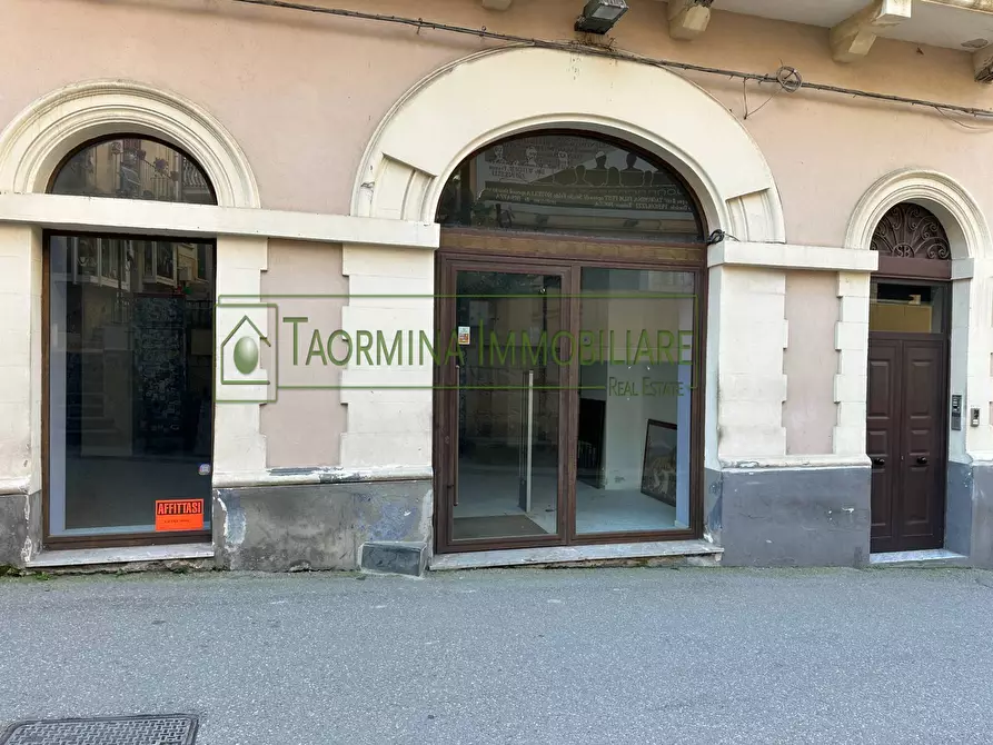 Immagine 2 di Negozio in affitto  in Via Teatro Greco 11 a Taormina