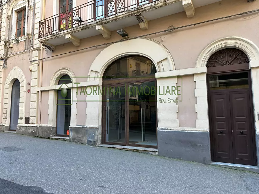 Immagine 3 di Negozio in affitto  in Via Teatro Greco 11 a Taormina