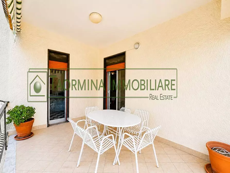 Immagine 12 di Appartamento in vendita  in Via Porticato 25 a Giardini-Naxos