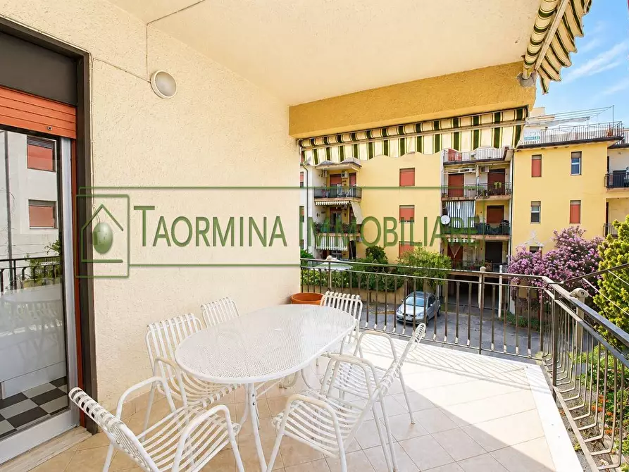 Immagine 11 di Appartamento in vendita  in Via Porticato 25 a Giardini-Naxos