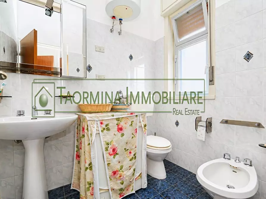 Immagine 14 di Appartamento in vendita  in Via Porticato 25 a Giardini-Naxos