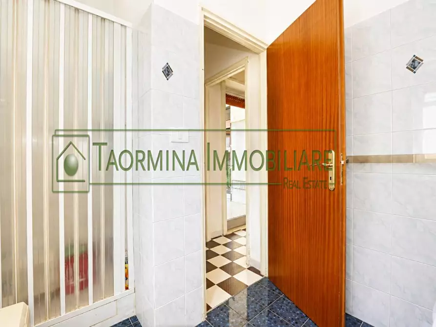 Immagine 15 di Appartamento in vendita  in Via Porticato 25 a Giardini-Naxos