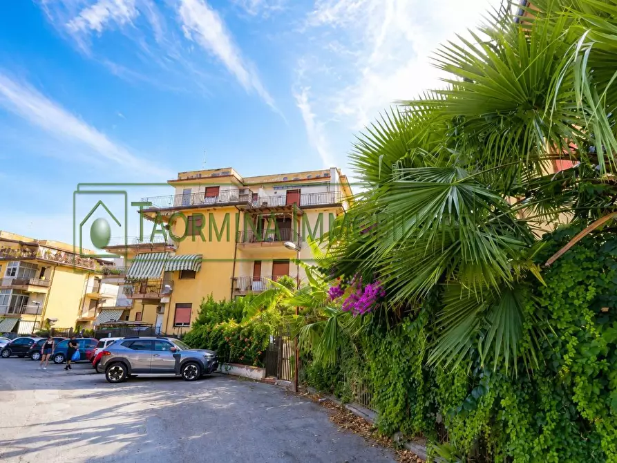 Immagine 1 di Appartamento in vendita  in Via Porticato 25 a Giardini-Naxos
