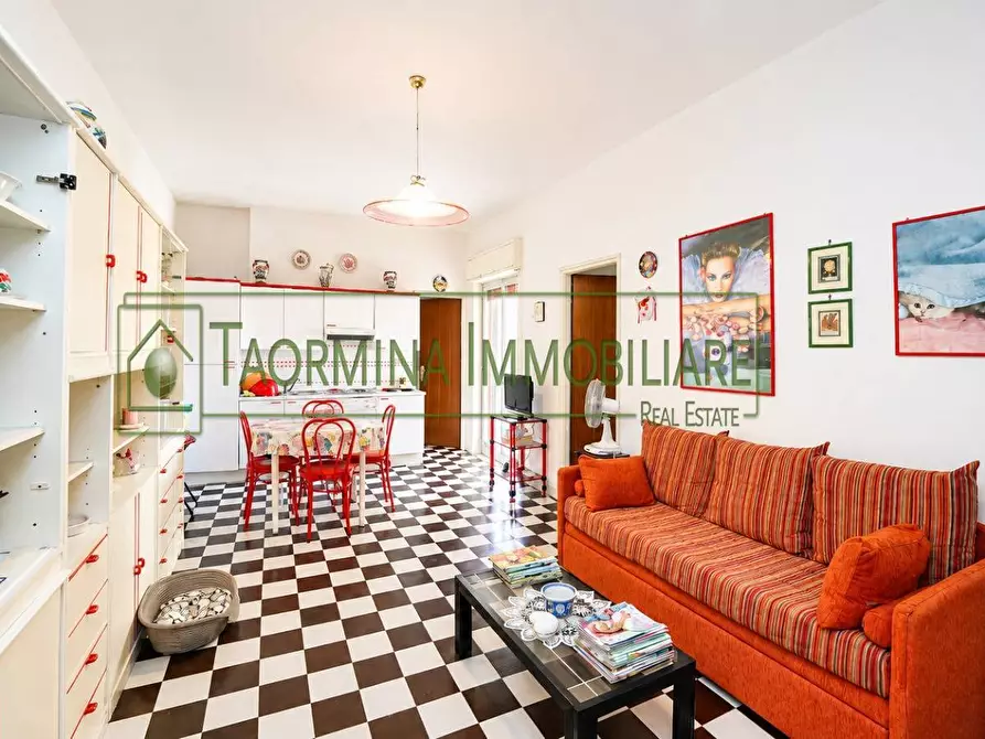 Immagine 5 di Appartamento in vendita  in Via Porticato 25 a Giardini-Naxos