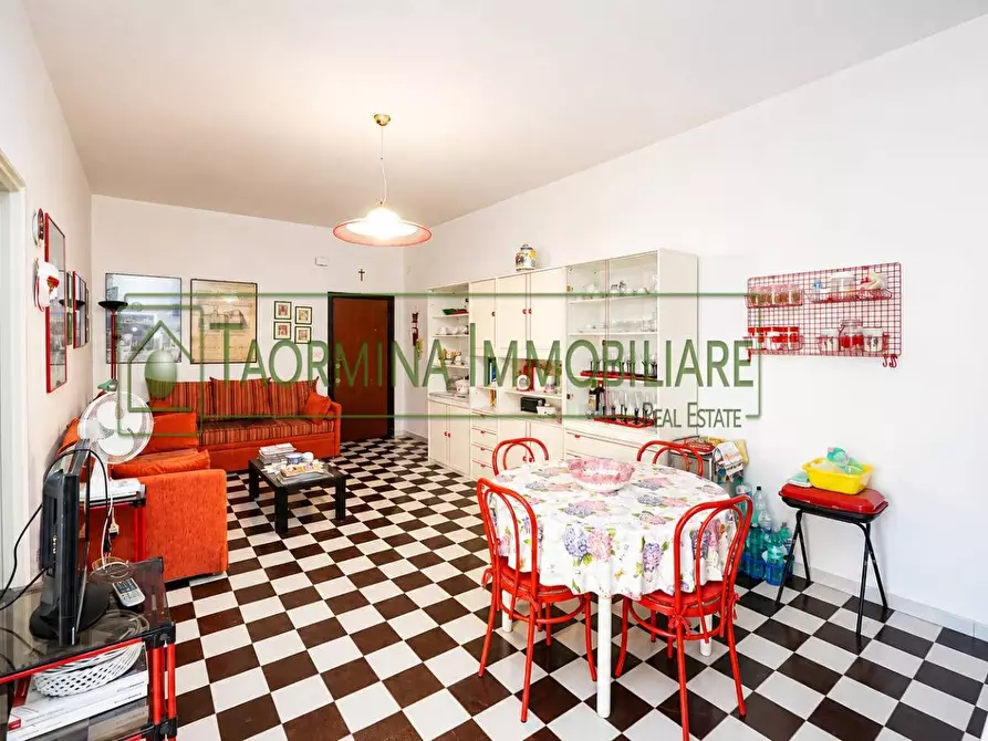 Immagine 4 di Appartamento in vendita  in Via Porticato 25 a Giardini-Naxos