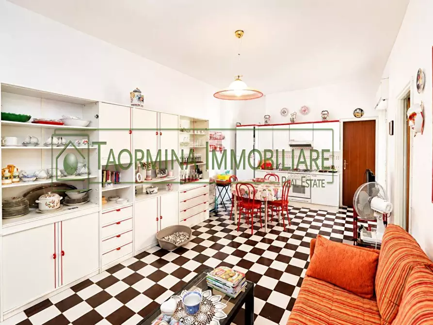 Immagine 3 di Appartamento in vendita  in Via Porticato 25 a Giardini-Naxos