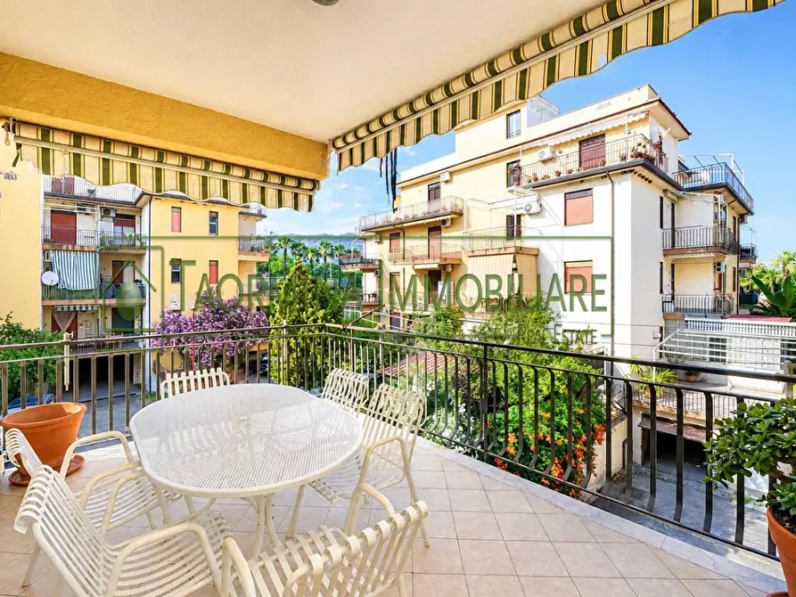 Immagine 10 di Appartamento in vendita  in Via Porticato 25 a Giardini-Naxos