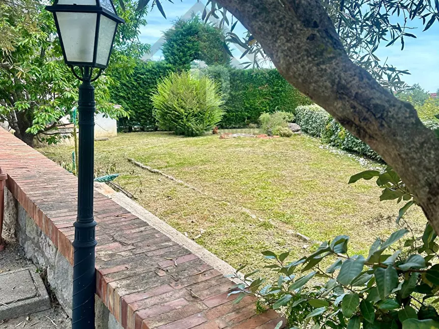 Immagine 38 di Villa in vendita  in VIALE VIRGILIO 9 a Altilia