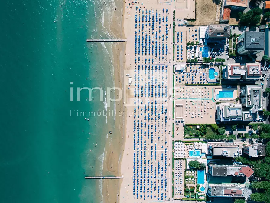 Immagine 1 di Villa in vendita  in Jesolo Lido a Jesolo