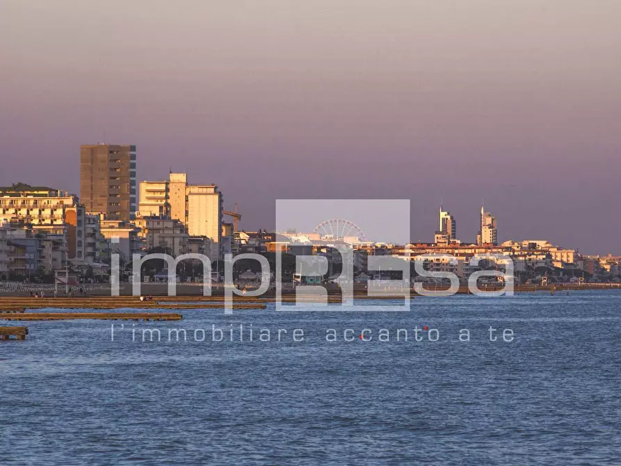 Immagine 1 di Appartamento in vendita  in piazza aurora a Jesolo
