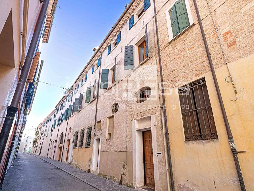 Immagine 3 di Palazzo in vendita  in pescheria a Treviso