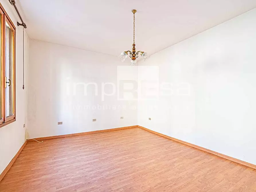 Immagine 13 di Palazzo in vendita  in pescheria a Treviso