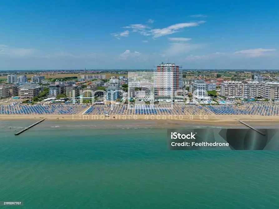Immagine 10 di Negozio in vendita  a Jesolo