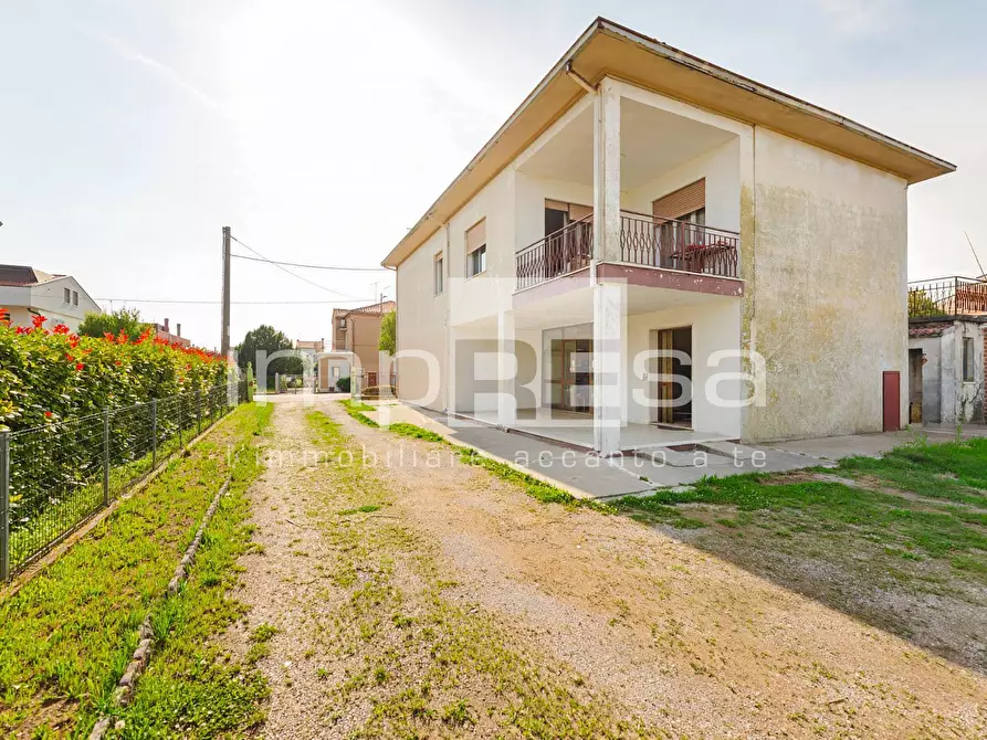 Immagine 2 di Casa indipendente in vendita  a Jesolo