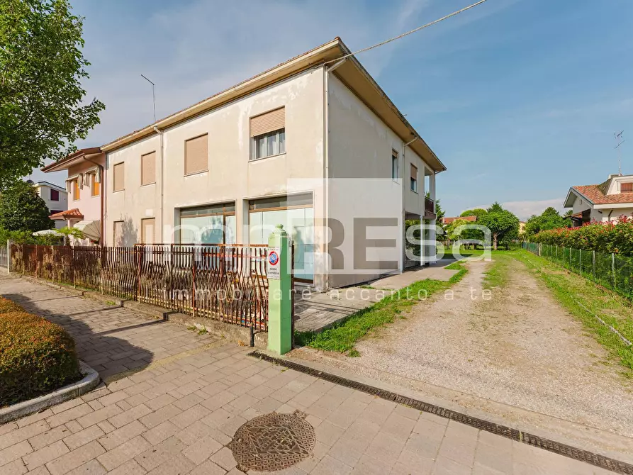 Immagine 1 di Casa indipendente in vendita  a Jesolo