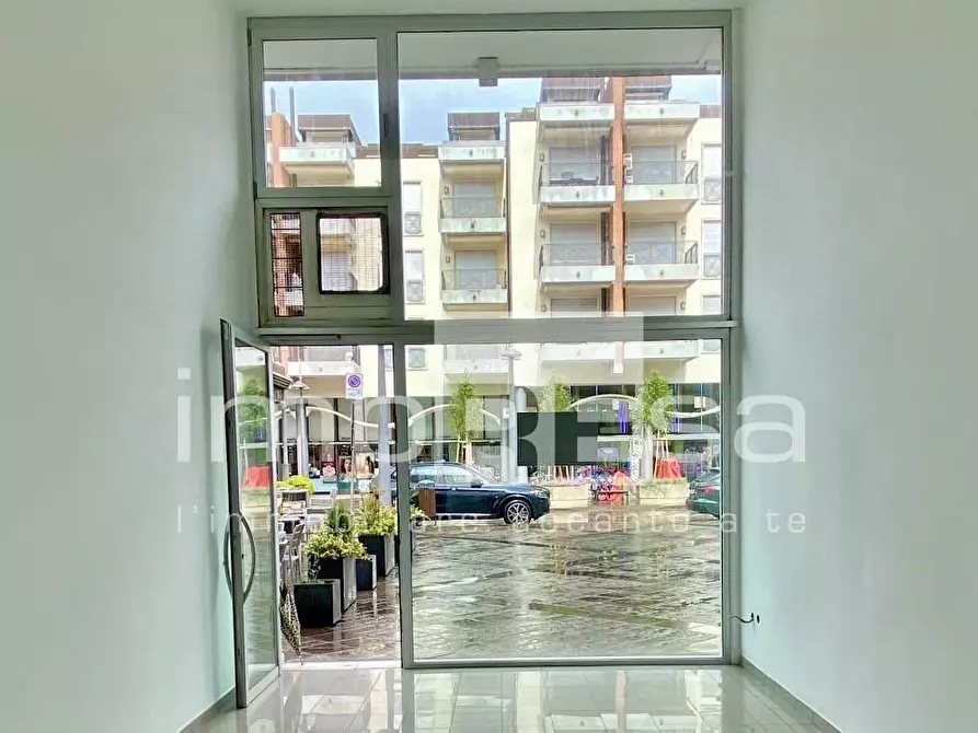 Immagine 1 di Negozio in vendita  a Jesolo
