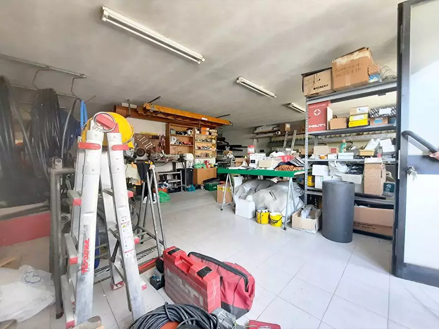 Immagine 3 di Locale commerciale in vendita  in via Giovanni XXIII a Alba Adriatica