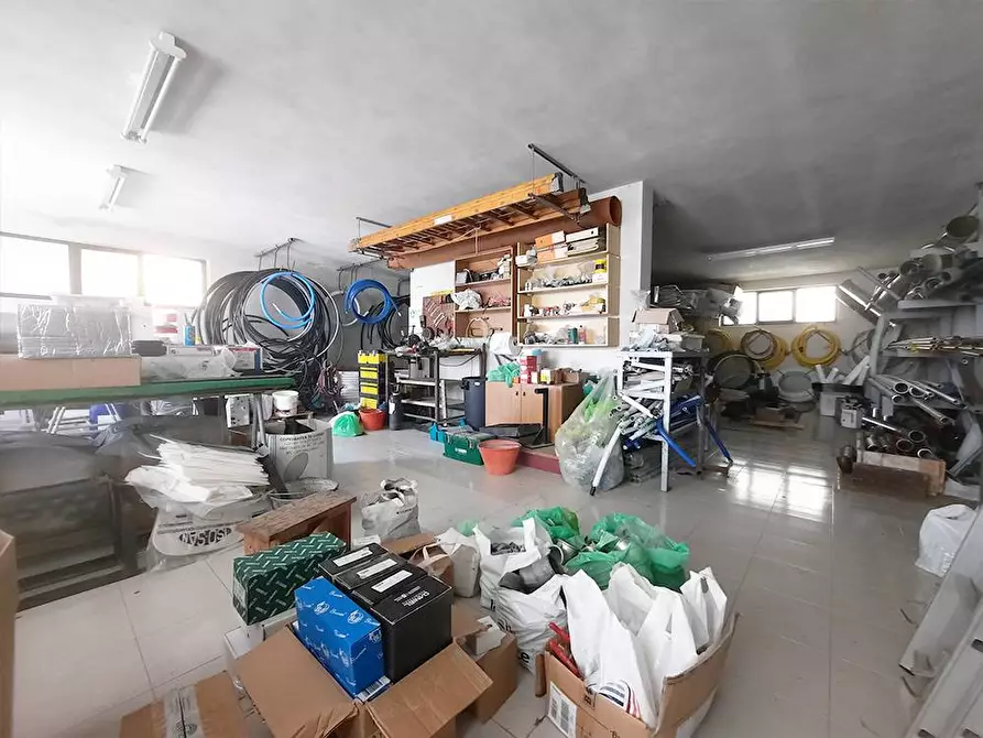 Immagine 4 di Locale commerciale in vendita  in via Giovanni XXIII a Alba Adriatica