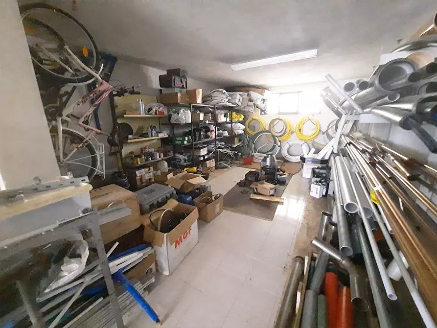 Immagine 5 di Locale commerciale in vendita  in via Giovanni XXIII a Alba Adriatica