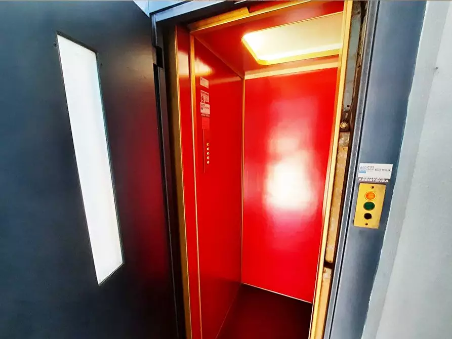 Immagine 9 di Appartamento in vendita  in VIALE MAZZINI a Alba Adriatica