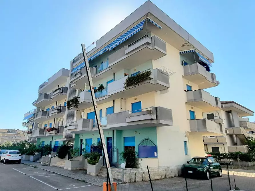 Immagine 1 di Appartamento in vendita  in VIALE MAZZINI a Alba Adriatica
