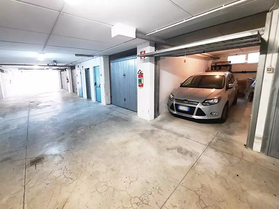 Immagine 16 di Appartamento in vendita  in VIA ERCOLE FALO' a Alba Adriatica