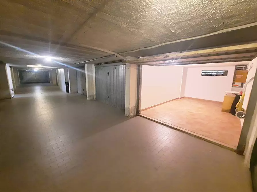 Immagine 2 di Box auto in vendita  in VIA MOLISE 5 a Alba Adriatica