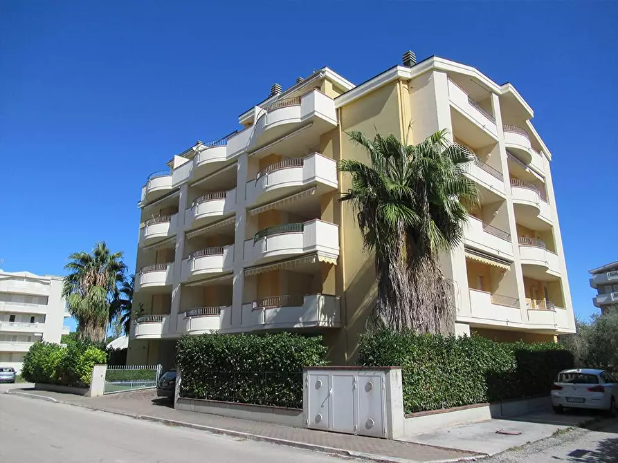 Immagine 1 di Appartamento in vendita  in VIA DEGLI OLEANDRI a Alba Adriatica