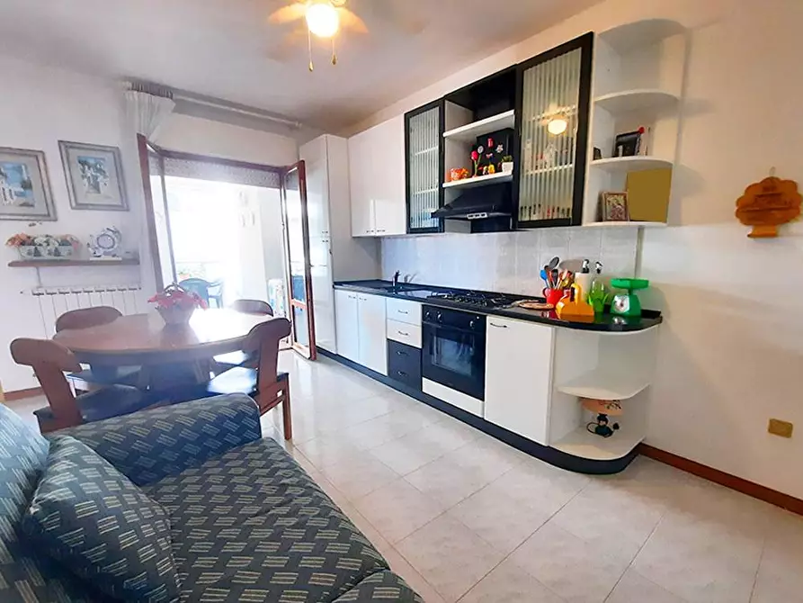 Immagine 4 di Appartamento in vendita  in VIA DEI TIGLI a Alba Adriatica