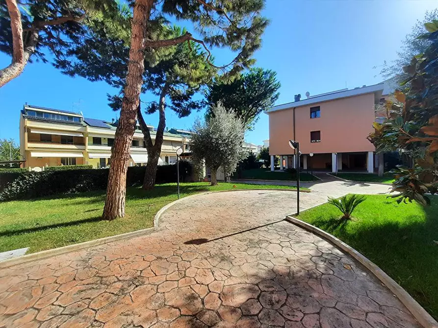 Immagine 16 di Appartamento in vendita  in via IV Novembre a Tortoreto