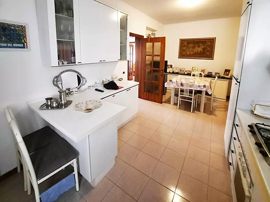 Immagine 6 di Appartamento in vendita  in via Garibaldi a Alba Adriatica