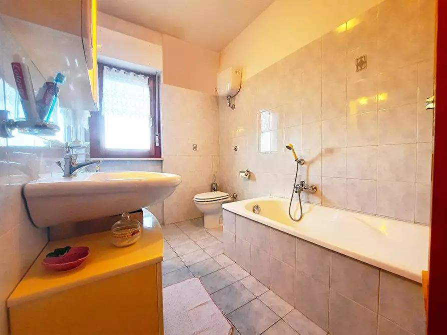 Immagine 8 di Appartamento in vendita  in via delle Gardenie 7 a Alba Adriatica