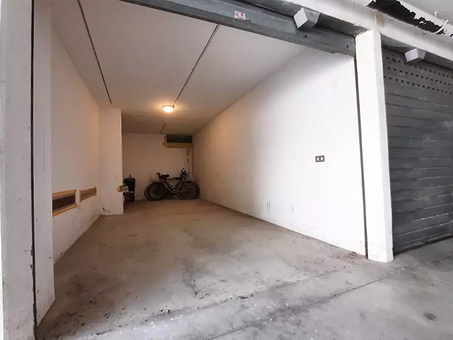 Immagine 15 di Appartamento in vendita  in via delle Gardenie 7 a Alba Adriatica