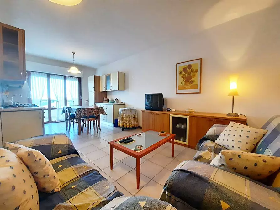 Immagine 2 di Appartamento in vendita  in via delle Gardenie 7 a Alba Adriatica