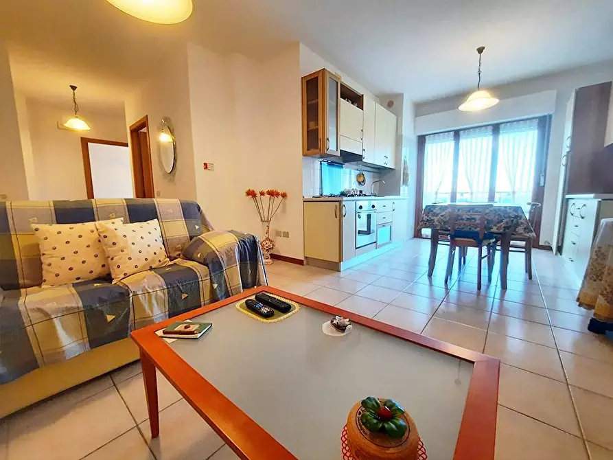 Immagine 3 di Appartamento in vendita  in via delle Gardenie 7 a Alba Adriatica