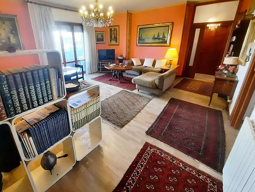 Immagine 2 di Appartamento in vendita  in via Firenze a Alba Adriatica