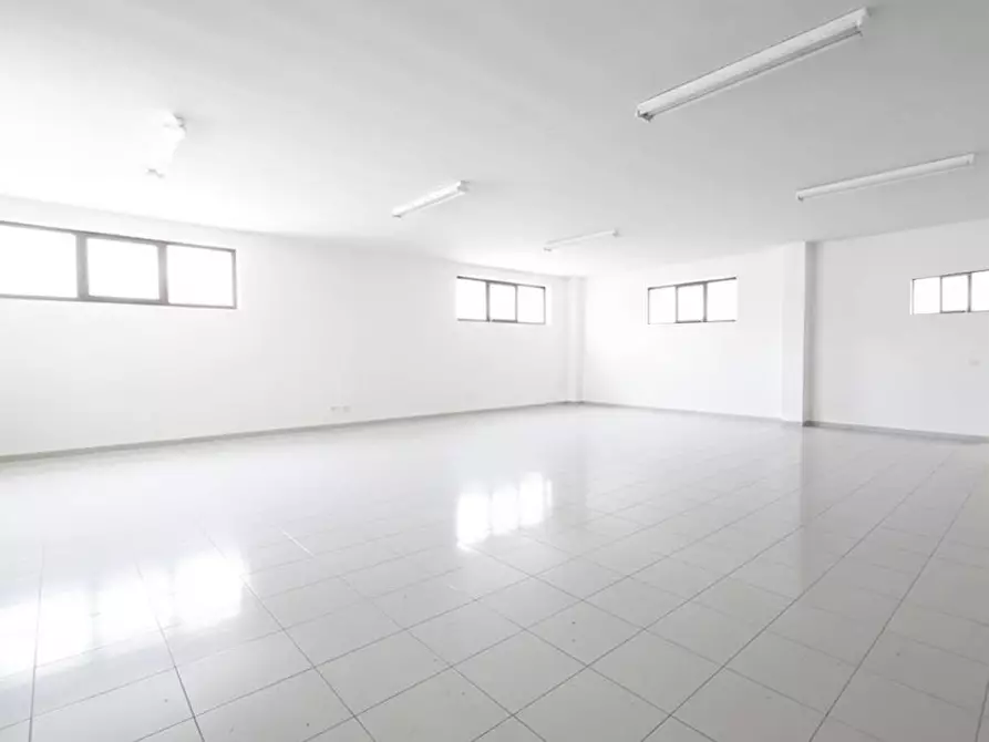 Immagine 1 di Magazzino in vendita  in via Giovanni XXIII a Tortoreto