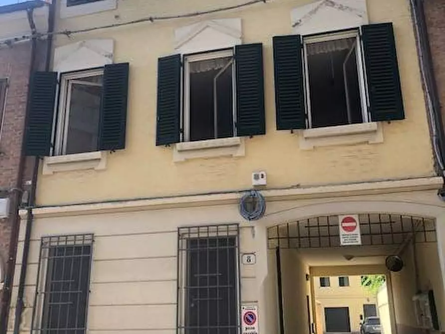 Immagine 1 di Casa indipendente in vendita  in Via Mentana 8 a Ferrara