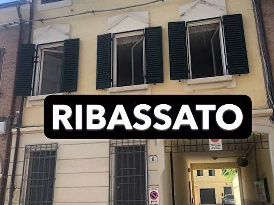 Immagine 1 di Casa indipendente in vendita  in Via Mentana 8 a Ferrara