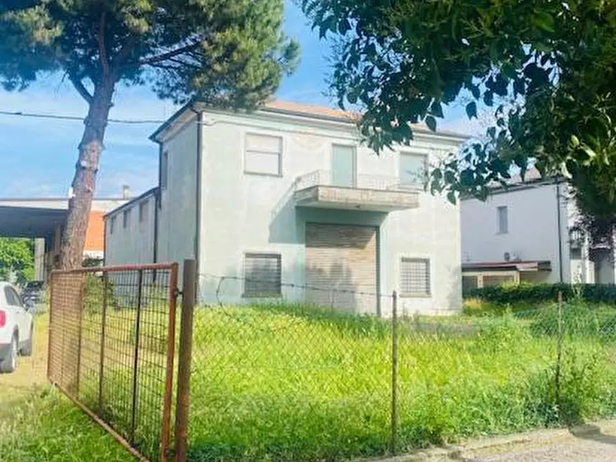 Immagine 3 di Locale commerciale in vendita  in Via Chiesa 130/a a Ferrara