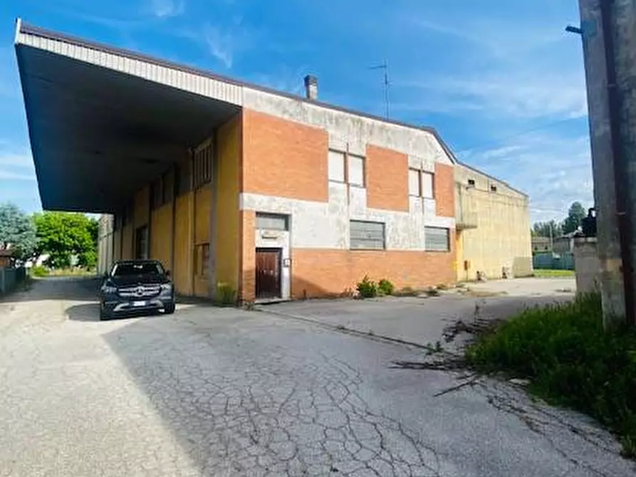 Immagine 7 di Locale commerciale in vendita  in Via Chiesa 130/a a Ferrara