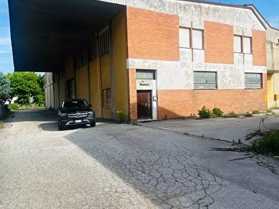 Immagine 8 di Locale commerciale in vendita  in Via Chiesa 130/a a Ferrara