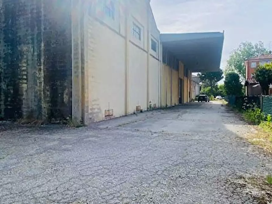Immagine 13 di Locale commerciale in vendita  in Via Chiesa 130/a a Ferrara