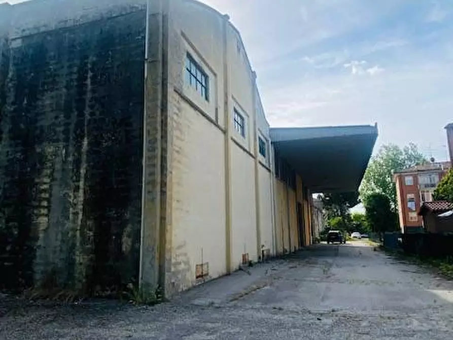 Immagine 14 di Locale commerciale in vendita  in Via Chiesa 130/a a Ferrara