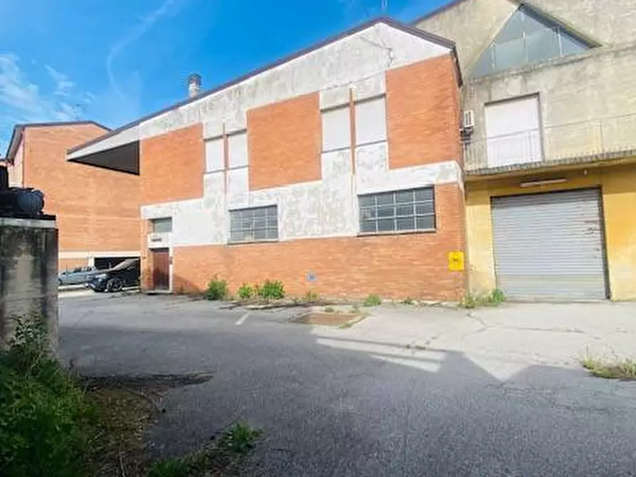 Immagine 20 di Locale commerciale in vendita  in Via Chiesa 130/a a Ferrara