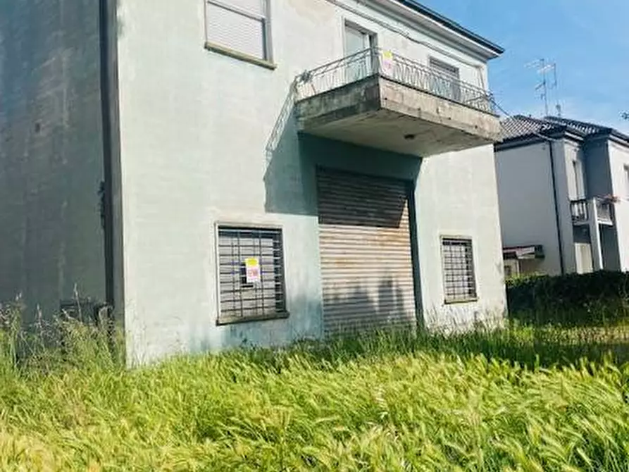 Immagine 10 di Locale commerciale in vendita  in Via Chiesa 130/a a Ferrara