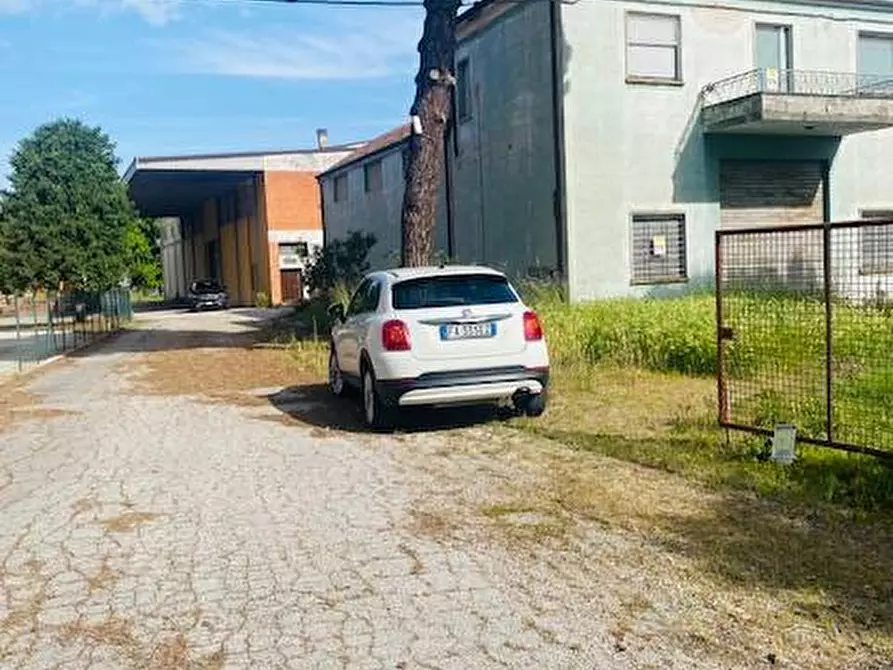 Immagine 12 di Locale commerciale in vendita  in Via Chiesa 130/a a Ferrara