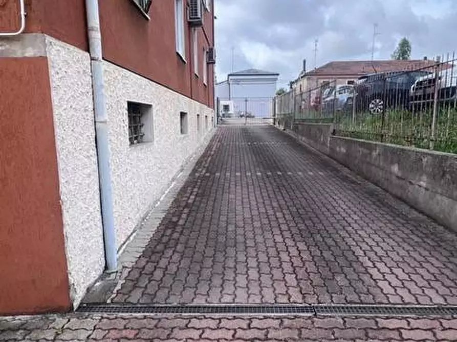 Immagine 3 di Appartamento in vendita  in Via Briosi 9 a Ferrara